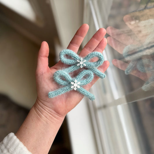 Knit Snowflake Bows